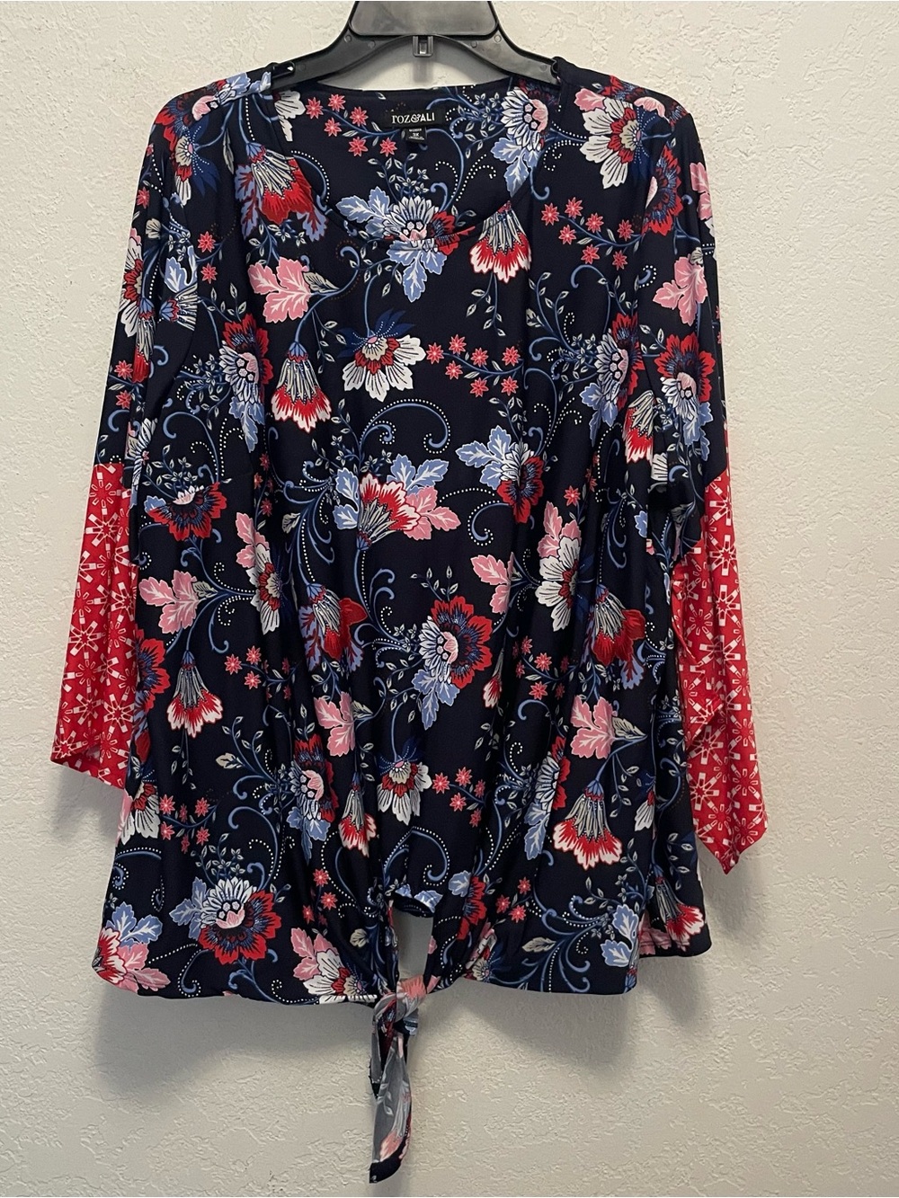 Roz & Ali Women's Plus 3X Floral Red White & Blue Tie Waist Blouse Top